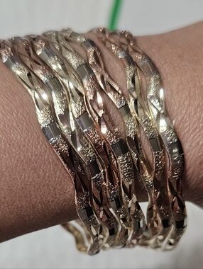 Tri-Tone Textured Women’s Bangle Bracelet Set